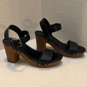 Mia black sandals size 6.5